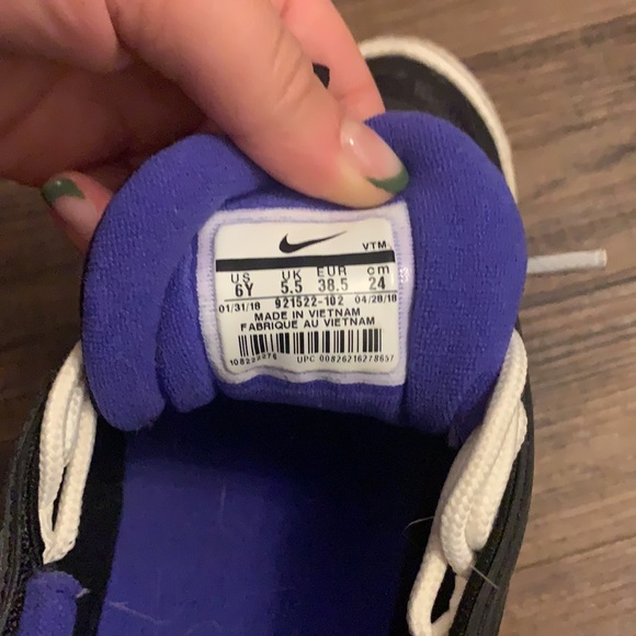 Like new size 6Y air max - Picture 2 of 6